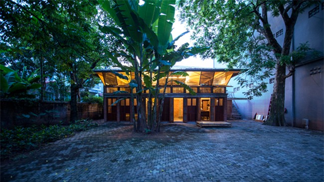 giua trung tam ha noi co ngoi nha tre truyen thong dep the nay sao? hinh anh 4