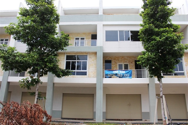 Người quảng cáo bán nhà thì nhiều nhưng người mua rất ít.