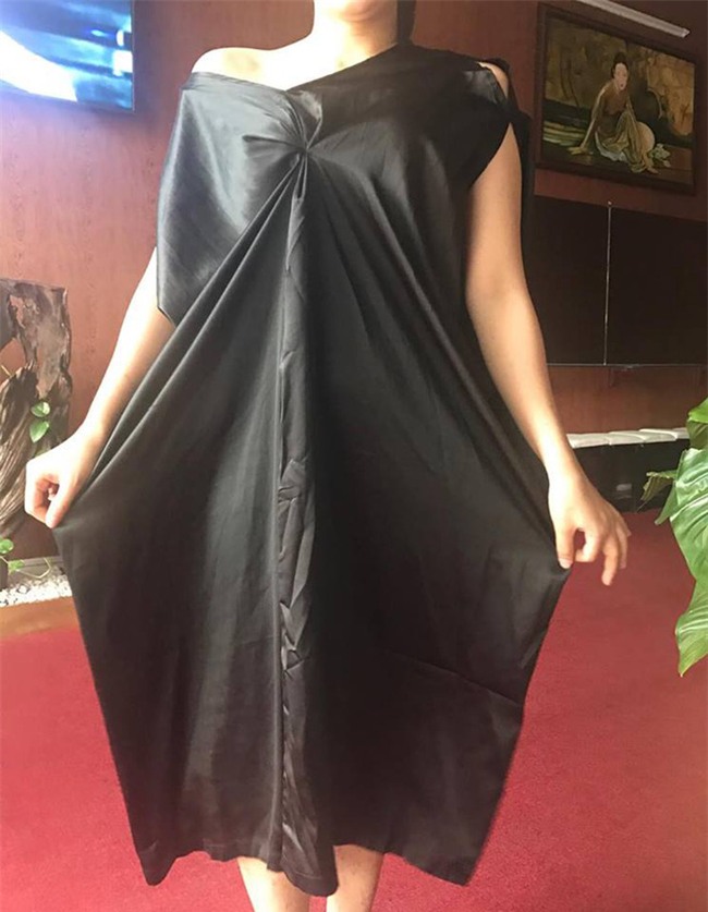 Đặt mua đầm lụa cánh dơi hotgirl mặc xinh lung linh, cô nàng nhận về tay... áo tơi lai túi rác - Ảnh 3.