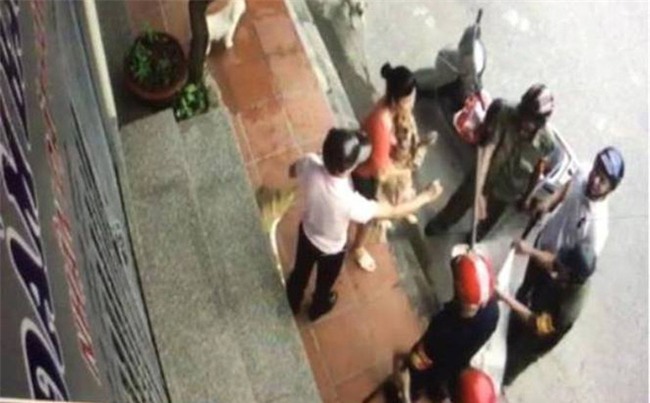 Sự thật thông tin cán bộ phường ở Hải Dương mang gậy