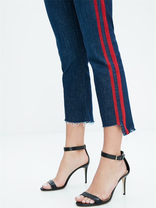 Hàng trăm người đang xếp hàng để mua được chiếc quần jeans này chỉ vì nó từng được Gigi Hadid diện - Ảnh 2.