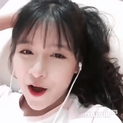 Khoe răng khểnh đáng yêu trong clip hát nhép, cô bạn sinh năm 2001 được dân mạng xắn tay truy tìm - Ảnh 2.