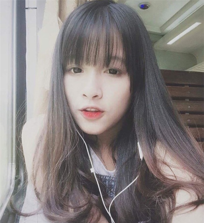 Khoe răng khểnh đáng yêu trong clip hát nhép, cô bạn sinh năm 2001 được dân mạng xắn tay truy tìm - Ảnh 3.