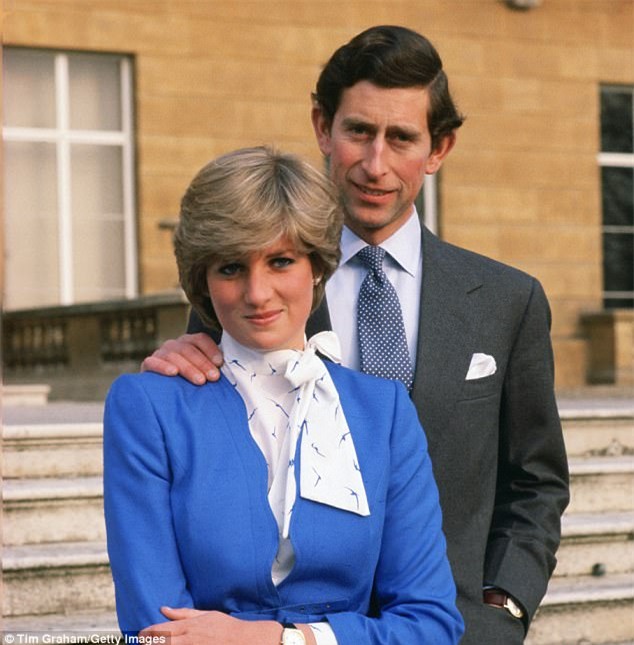 Muốn được chú ý, Công nương Diana quăng mình xuống cầu thang, đâm nát ngực lúc mang bầu; Charles chỉ lạnh nhạt: Em làm trò - Ảnh 3.