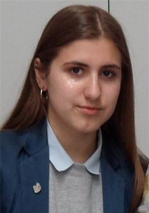 Cô nàng tuổi teen may mắn thoát chết khỏi đám cháy kinh hoàng và thứ mà cô ấy mang theo khiến ai cũng thán phục - Ảnh 3.