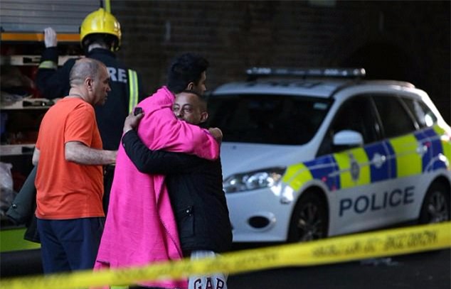 Cô nàng tuổi teen may mắn thoát chết khỏi đám cháy kinh hoàng và thứ mà cô ấy mang theo khiến ai cũng thán phục - Ảnh 5.