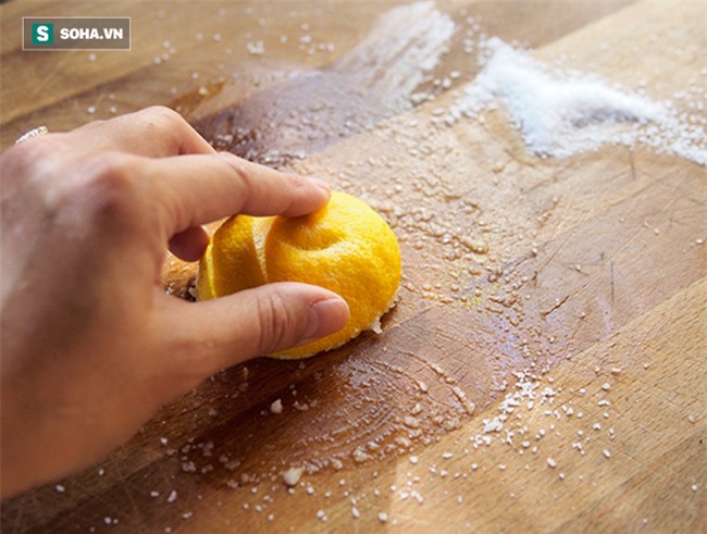 Rửa thớt bằng nước rửa bát: Sai lầm nghiêm trọng khiến bạn đang rước bệnh cho cả nhà - Ảnh 3.
