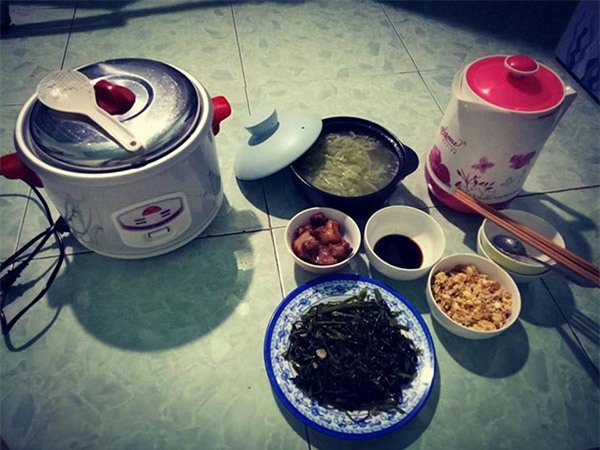 khoe mam com 5 mon chi 23 nghin, dan mang lai chu y den dia thit lon “co gi do sai sai” - 10