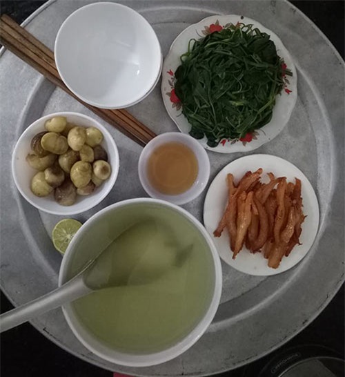 khoe mam com 5 mon chi 23 nghin, dan mang lai chu y den dia thit lon “co gi do sai sai” - 8