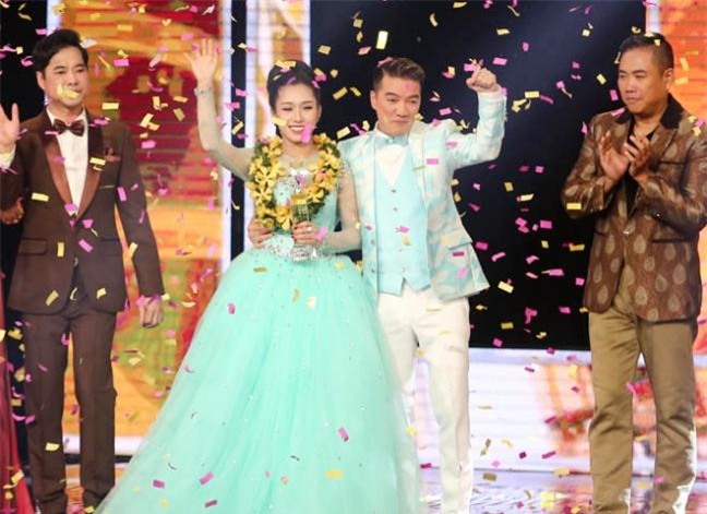 Tranh cai kich liet khi hoc tro Dam Vinh Hung dang quang Than tuong Bolero 2017