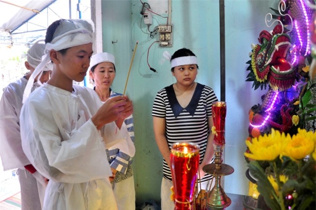 Vu tu tu bang day thun quan: 'Con toi chet qua bat thuong' hinh anh 1