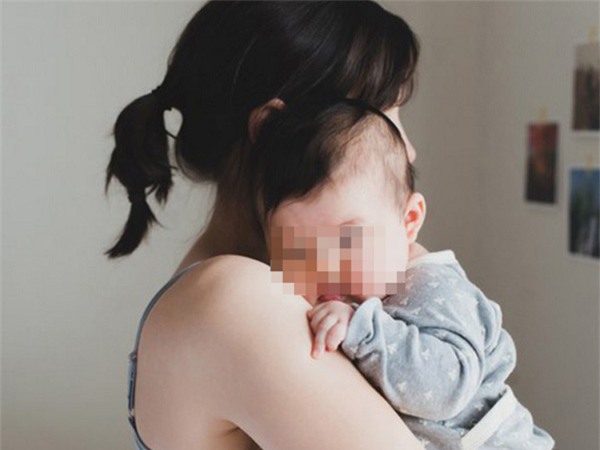 vo bi tram cam tu danh ban than, chong mang: "dien, vo van, lam qua!" - 1