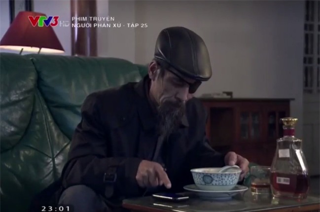 Trùm giang hồ giàu nứt vách, muốn gì có nấy mà 25 tập phim chỉ thấy Thế Chột ăn mỗi mỳ tôm! - Ảnh 1.