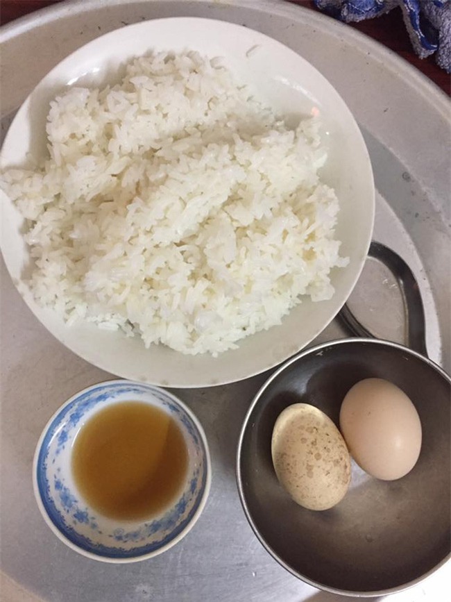 Nàng dâu trẻ ở cữ stress vì mẹ chồng ưu ái cho bát cơm chỏng chơ miếng xương kho mặn thế này đây - Ảnh 4.