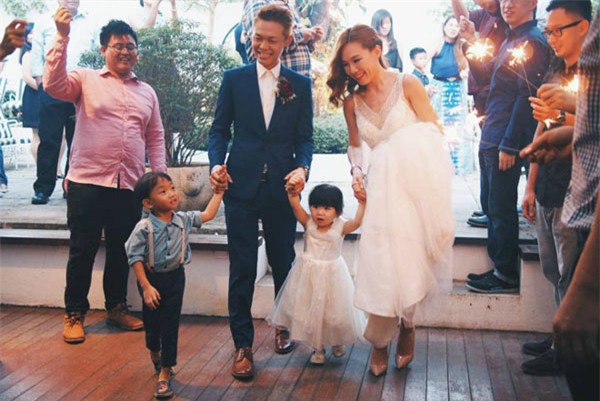 nguoi phu nu yeu 18 nam, cuoi duoc 10 thang va tro thanh goa phu - 4