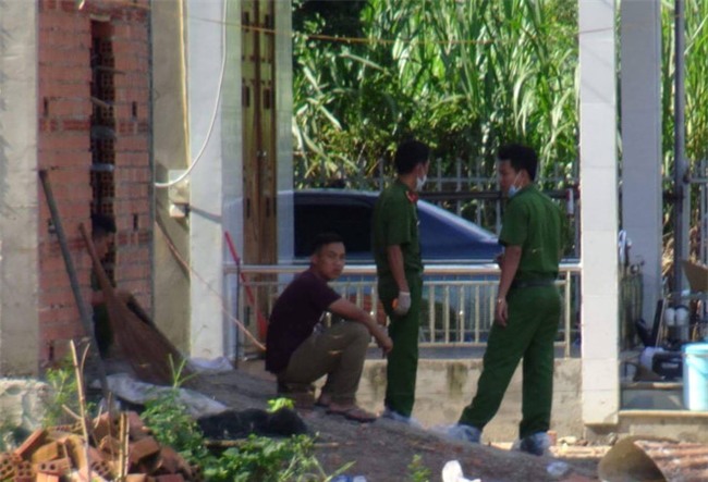 Nghi an hai vo chong bi sat hai tai nha rieng voi nhieu vet chem hinh anh 1