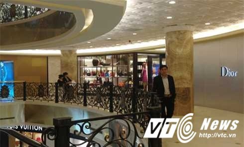 Tràng Tiền Plaza, bố chồng Hà Tăng, Jonathan Hạnh Nguyễn