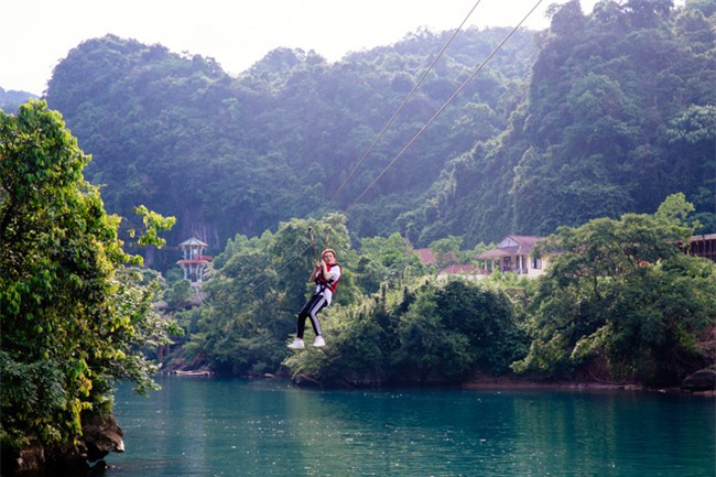 Hồ Ngọc Hà bất chấp nỗi sợ, leo trèo thám hiểm Động Thiên Đường cùng rapper Basick - Ảnh 10.