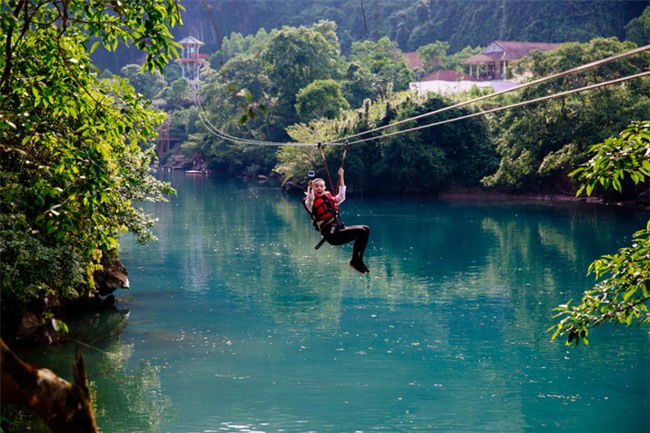 Hồ Ngọc Hà bất chấp nỗi sợ, leo trèo thám hiểm Động Thiên Đường cùng rapper Basick - Ảnh 9.