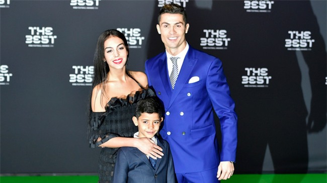 Chị và cháu trai vô tình hé lộ Ronaldo đúng là có con sinh đôi - Ảnh 3.