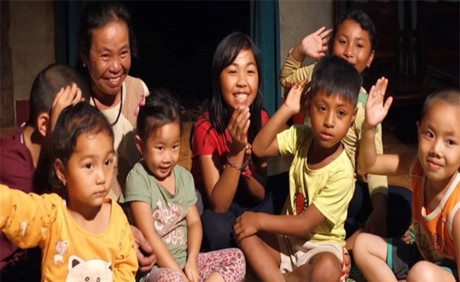 Nguoi me ngheo nuoi 9 dua tre mo coi hinh anh 1