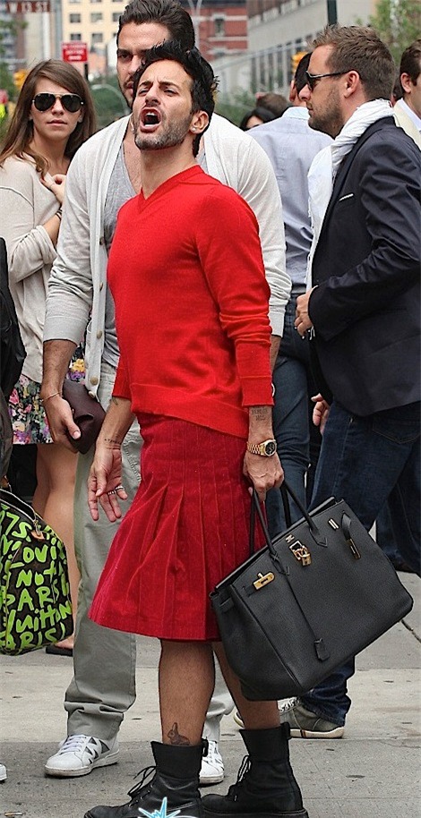 fan giat minh voi so thich dien do nu cua sao nam - 20