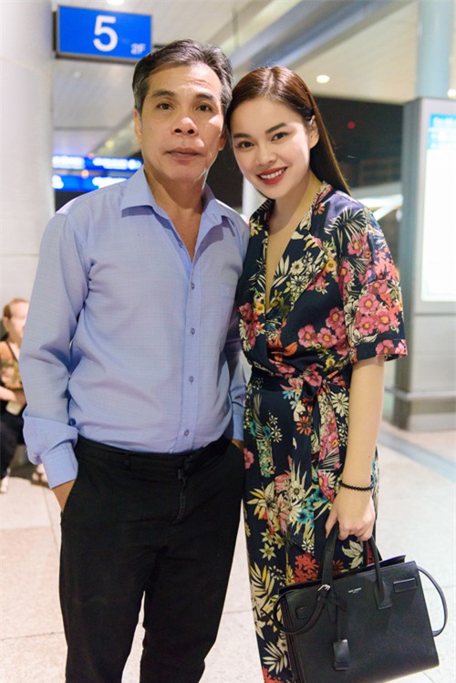 bo me lam truong, ha tang nuoi con thanh danh tu xe banh mi, nuoc mia - 1