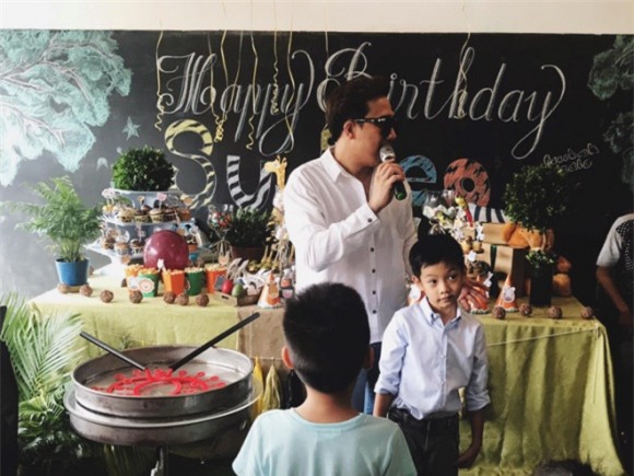 Tran Thanh bi fan nghi ngo 'mac nham quan' Hari Won khi du sinh nhat con trai Ha Ho