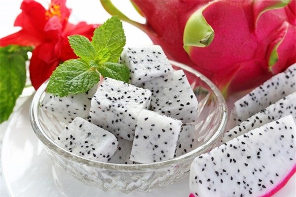 Thanh long là trái cây rất thích hợp cho việc giữ gìn nhăn sắc của chị em phụ nữ. Ảnh minh họa