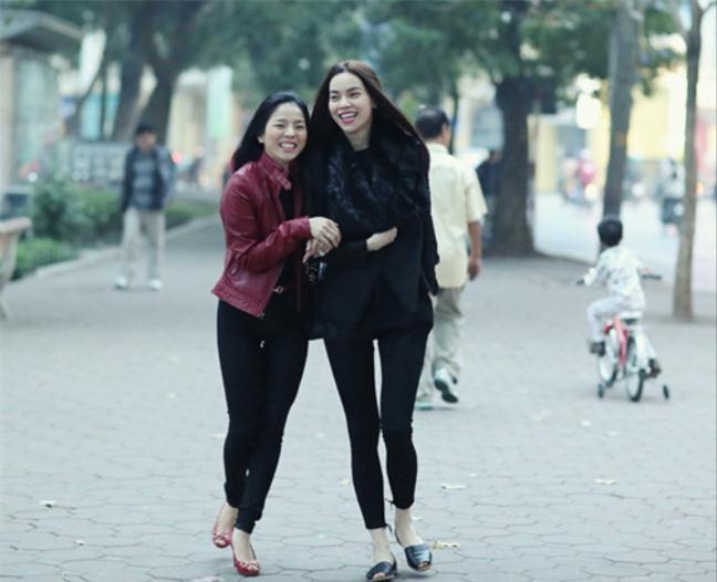 Tranh dung mat Ho Ngoc Ha nhung Le Quyen lai than thiet voi vo dai gia kim cuong?