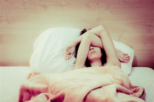 nhung thoi quen giet chet doi song 'chan goi' cua ban - 1