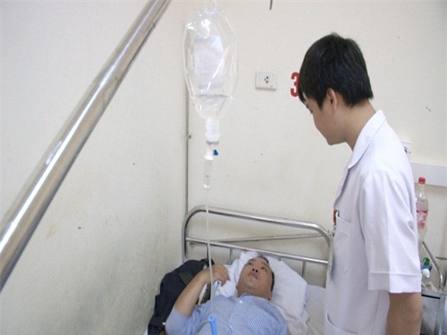 vu danh, bat bac si quy xin loi: “neu toi khong quy xin loi, ho se giet ca nha toi” - 1