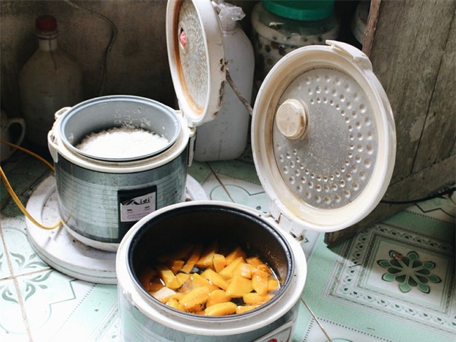 Bi kịch cựu nam sinh Hà Nội có 3 tấm bằng quốc tế vướng vào tội Giết người: Nỗi đau của người mẹ nghèo - Ảnh 8.