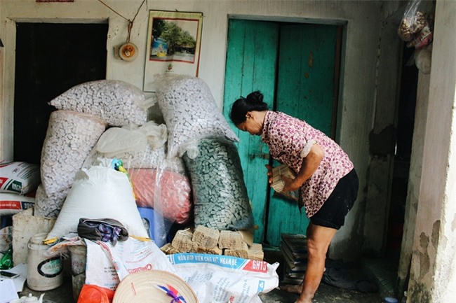 Bi kịch cựu SV Hà Nội có 3 tấm bằng quốc tế vướng vào tội "Giết người": Nỗi đau cùng cực của người mẹ nghèo - Ảnh 4.