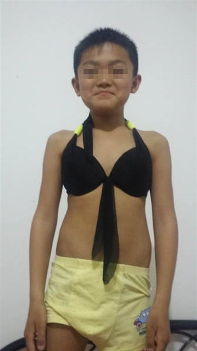 Nhờ bức ảnh hài hước nghìn share trên mạng xã hội, bố mẹ may mắn tìm lại được con trai đi lạc - Ảnh 1.