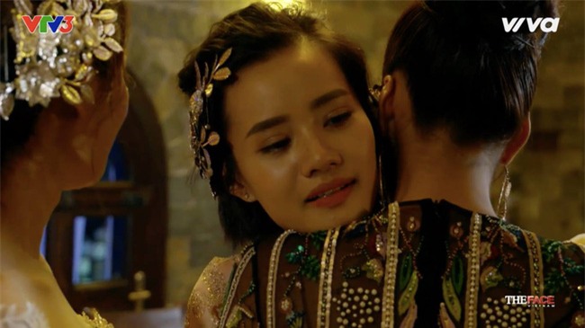 The Face sơ sót trong khâu dựng, khiến thí sinh đổi kiểu tóc trong chớp mắt - Ảnh 5.