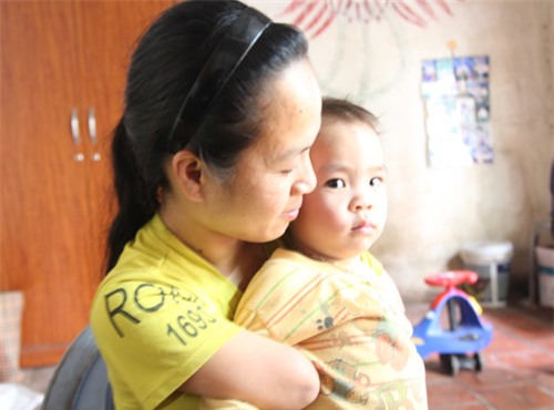 su manh me cua nguoi phu nu cham con bang... chan! - 1