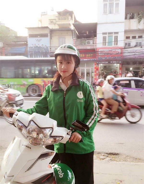 Lại thêm một nữ tài xế Grab bike khiến cư dân mạng lùng sục vì quá xinh! - Ảnh 1.