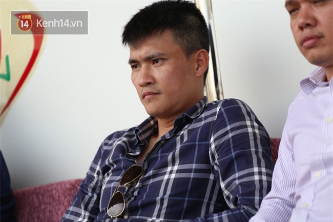 Đội nhà đá quá dở, Công Vinh xuống tận sân xin lỗi khán giả - Ảnh 2.