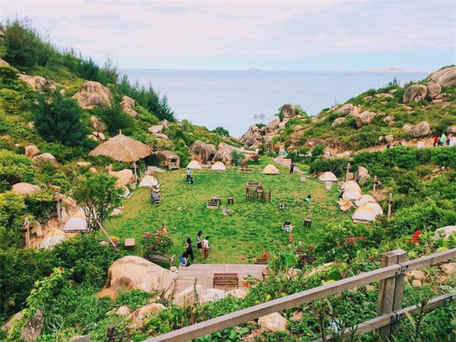 Hè này đi Bình Định thôi, có cả một khu dã ngoại ven biển ểnh ương thế này cơ mà! - Ảnh 2.