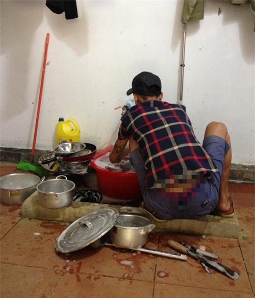 anh chong xam tro vua rua bat vua dap tra ban "tao lay vo ve khong phai de lam osin" - 1