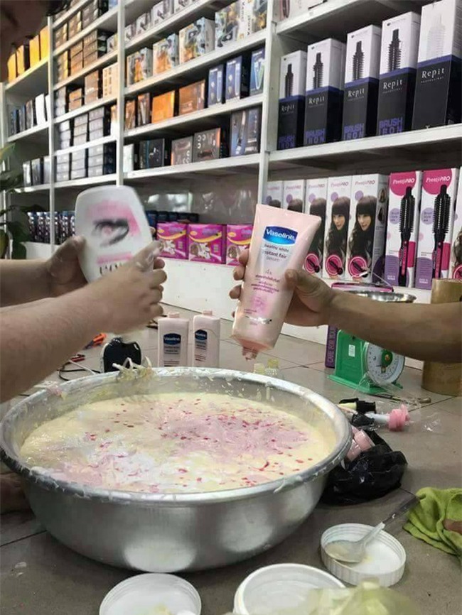 Loạt ảnh sản xuất kem trộn tại gia gây xôn xao mạng xã hội Thái Lan - Ảnh 4.