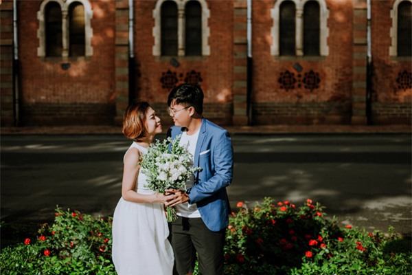 Nhờ vay tiền mà bén duyên nhau, chàng trai 9x “đổ gục” trước cô dâu hơn mình… 8 tuổi - Ảnh 3.