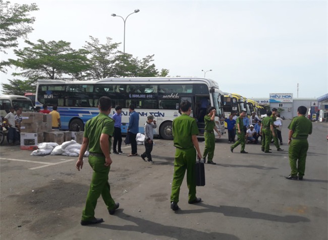 Hanh khach chet tren oto giuong nam, ca xe khong hay biet hinh anh 1