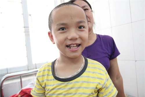 roi nuoc mat voi hanh trinh 2 nam ba noi di tim su song cho chau bi chet nao do duoi nuoc - 1