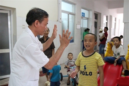 roi nuoc mat voi hanh trinh 2 nam ba noi di tim su song cho chau bi chet nao do duoi nuoc - 5