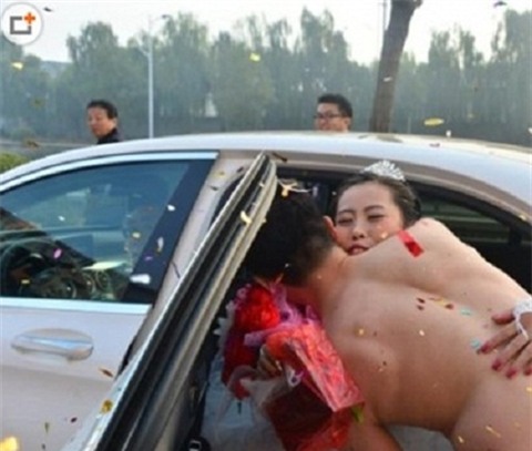 Nhìn những hình ảnh này, chắc không ai dám có ý định mời người yêu cũ đến đám cưới đâu nhỉ? - Ảnh 9.