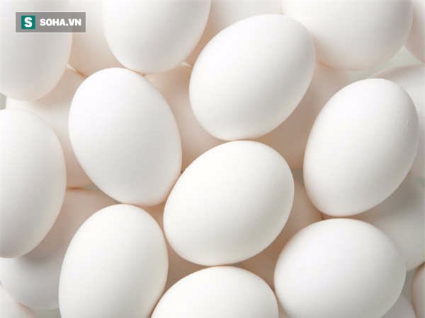 4 mẹo nhỏ giúp bạn phân biệt trứng thật hay giả trong chớp mắt - Ảnh 1.