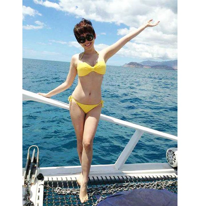 huyen my, em gai ha anh mac ao tam mini tren du thuyen trieu usd hinh anh 10
