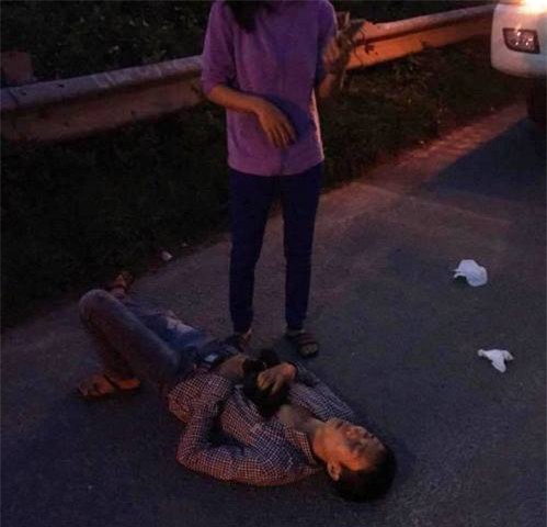 giay phut sinh tu cua vo chong tai xe xe tai bi 2 ke la dung sung cuop 500 trieu - 1